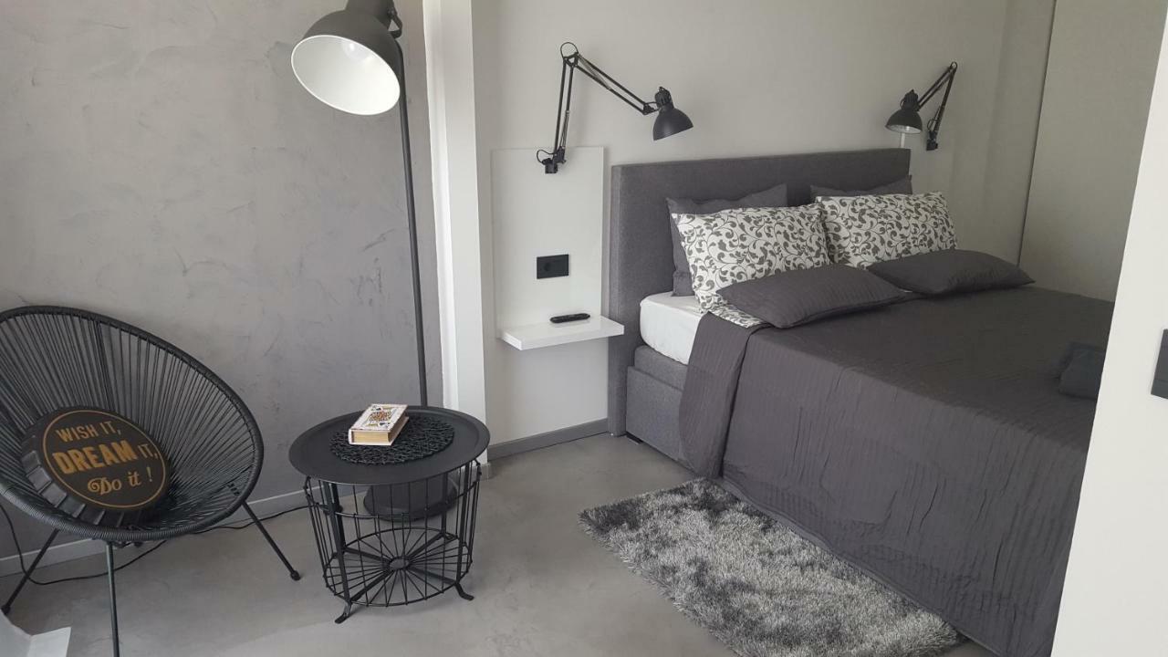 Apartman Vip, With Free Garage Parking Pula Buitenkant foto