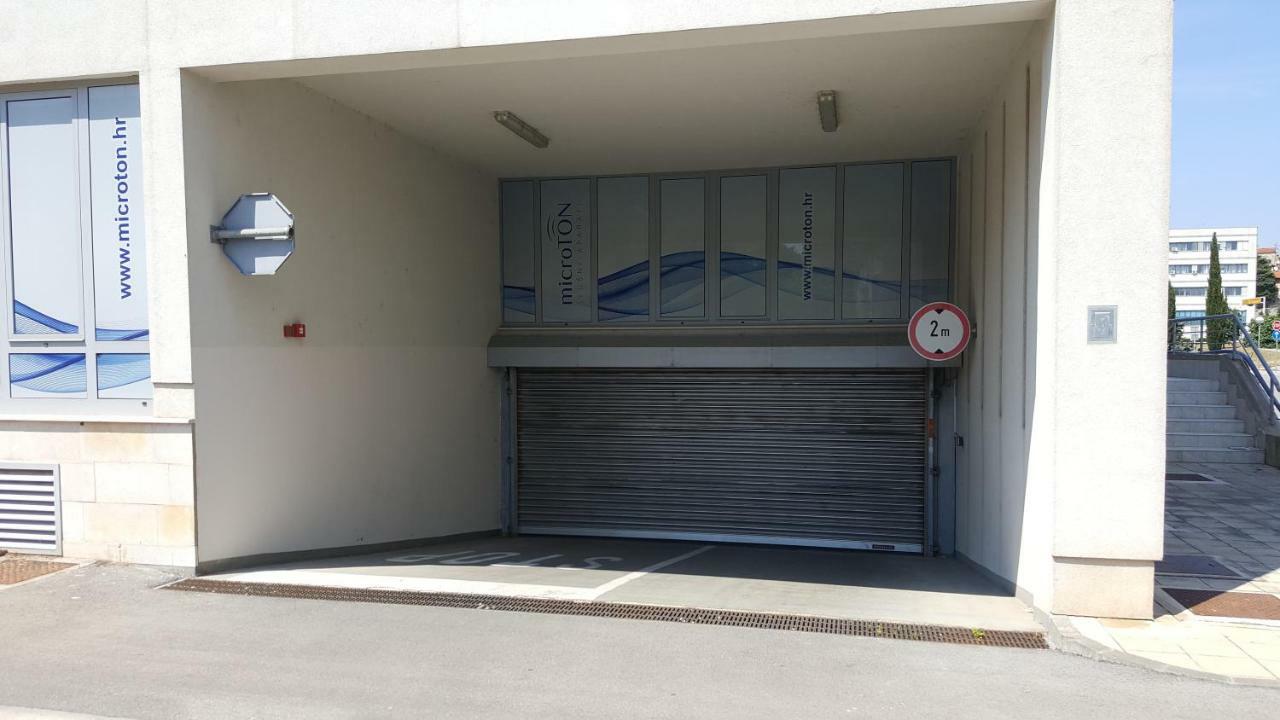 Apartman Vip, With Free Garage Parking Pula Buitenkant foto